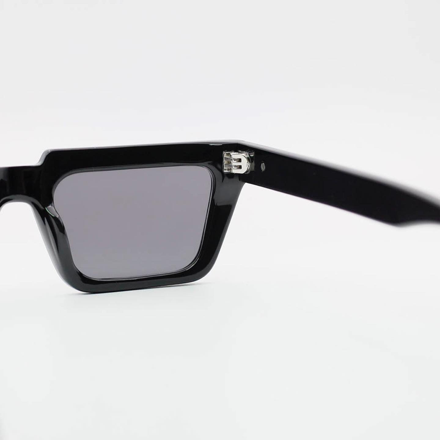 𝐴𝑅𝑀𝑂𝑁 Sun Glasses